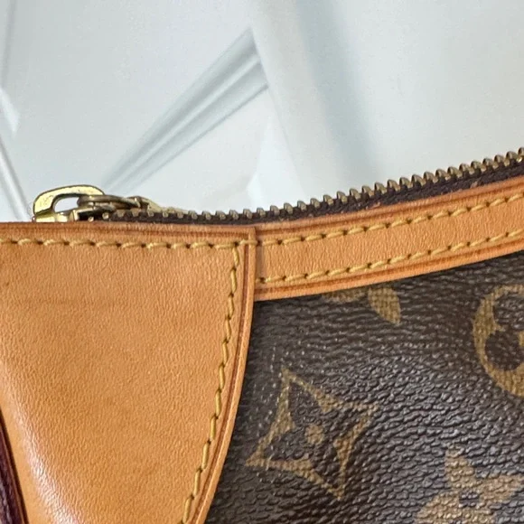 Louis Vuitton Monogram Canvas Shoulder Bag - Picture 14 of 17